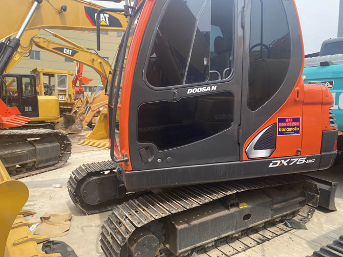 2019 Doosan DX75 mini excavator low hours in good condition