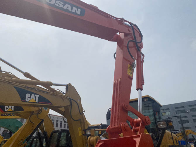 2019 Doosan DX75 mini excavator low hours in good condition