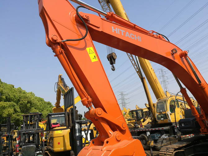 Hitachi ZX210G excavator 2011 model for sale in good condition