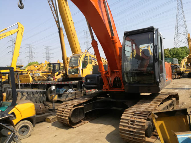 Hitachi ZX210G excavator 2011 model for sale in good condition