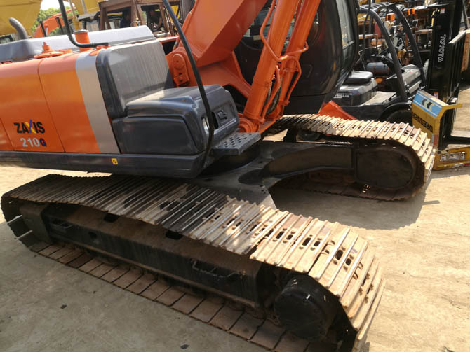 Hitachi ZX210G excavator 2011 model for sale in good condition