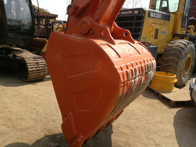 Hitachi ZX210G excavator 2011 model for sale in good condition