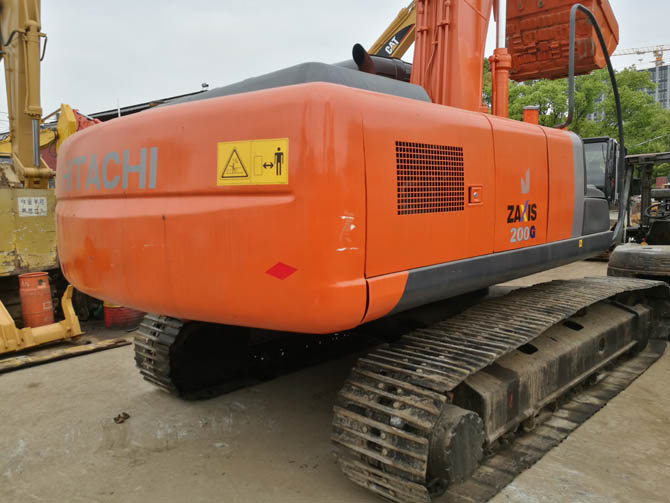 Hitachi ZX210G excavator 2011 model for sale in good condition