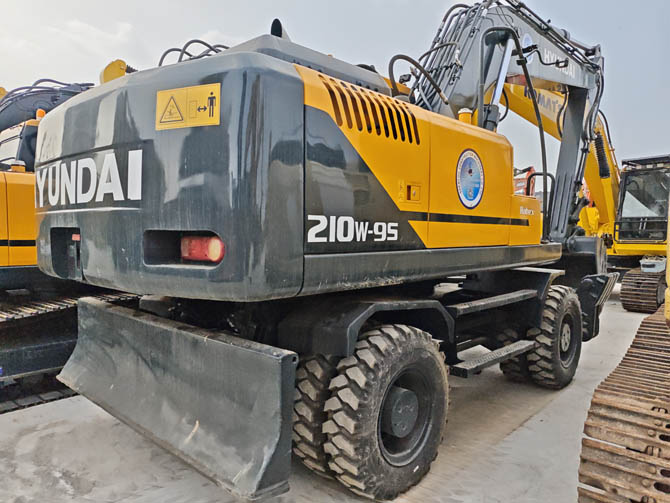 Hyundai 210W-9S wheel excavator 2023 model low hours