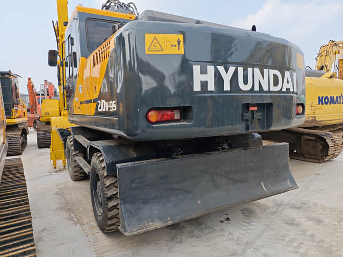 Hyundai 210W-9S wheel excavator 2023 model low hours