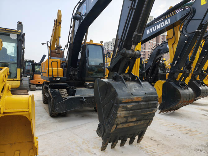 Hyundai 210W-9S wheel excavator 2023 model low hours