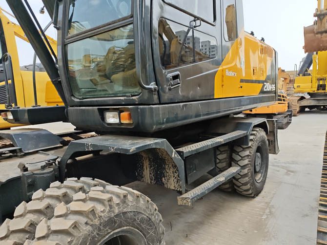 Hyundai 210W-9S wheel excavator 2023 model low hours