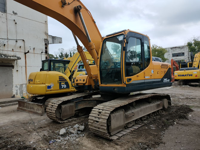 Hyundai R215-9 excavator 2019 model in excellent condition at job site