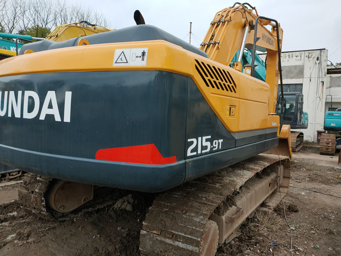 Hyundai R215-9 excavator 2019 model in excellent condition at job site