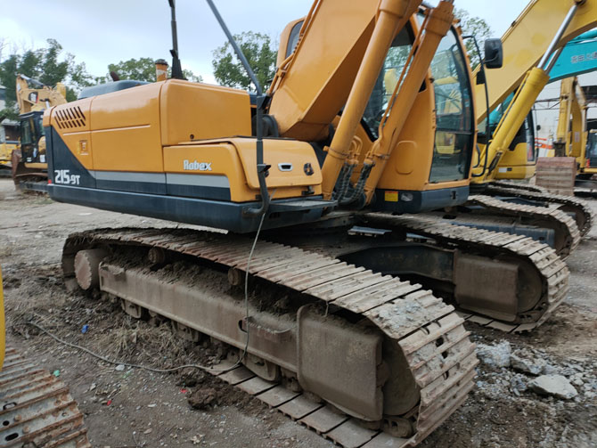 Hyundai R215-9 excavator 2019 model in excellent condition at job site