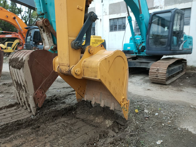 Hyundai R215-9 excavator 2019 model in excellent condition at job site