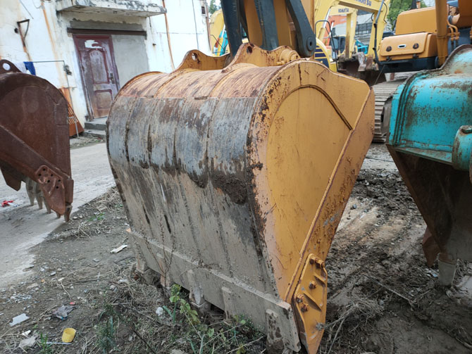 Hyundai R215-9 excavator 2019 model in excellent condition at job site