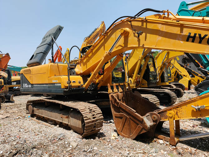 Hyundai R220-9C excavator 2020 model low hours excellent condition