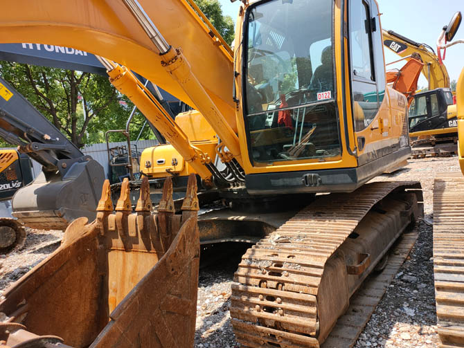 Hyundai R220-9C excavator 2020 model low hours excellent condition