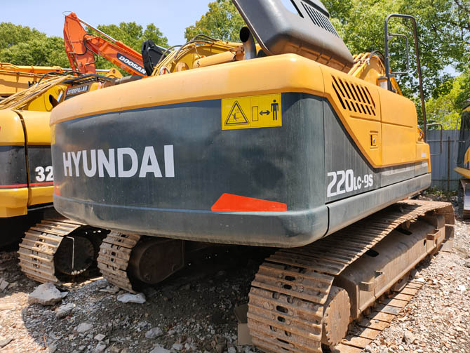 Hyundai R220-9C excavator 2020 model low hours excellent condition