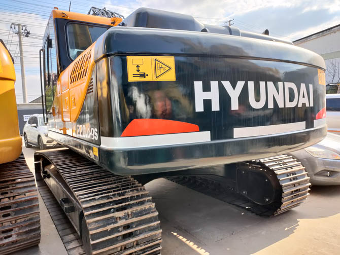 Hyundai Robex 220LC-9 excavator 2019 model in excellent working condition