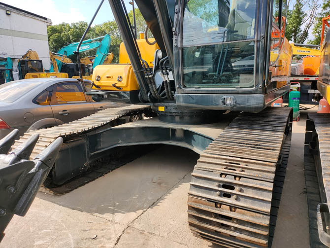 Hyundai Robex 220LC-9 excavator 2019 model in excellent working condition