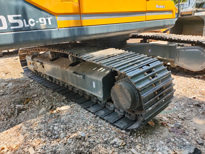 2021 Hyundai Robex 305 30-ton Excavator Made in Korea, Low Hours, Excellent Condition