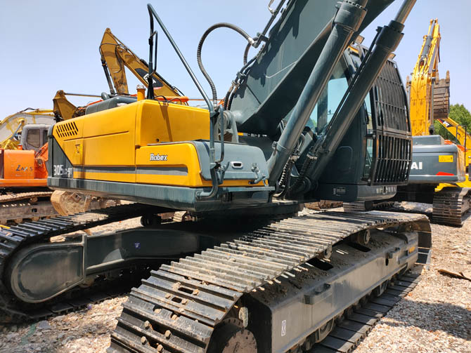 2021 Hyundai Robex 305 30-ton Excavator Made in Korea, Low Hours, Excellent Condition