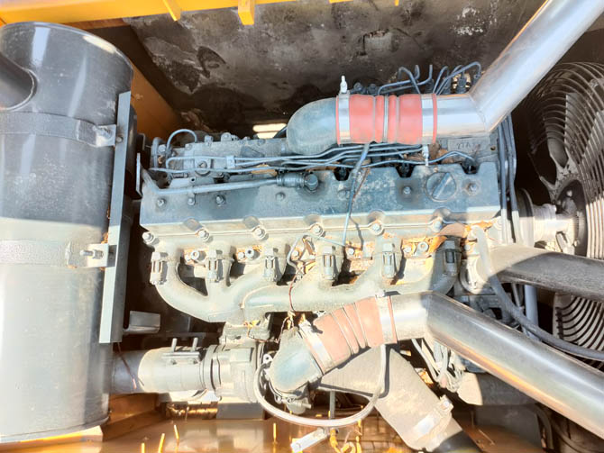 2021 Hyundai Robex 305 30-ton Excavator Made in Korea, Low Hours, Excellent Condition