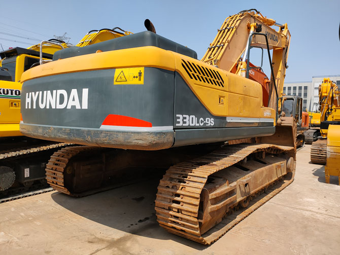 Hyundai Robex 330 excavator 2019 model low hours in excellent condition