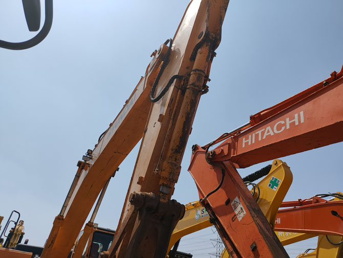 Hyundai Robex 330 excavator 2019 model low hours in excellent condition