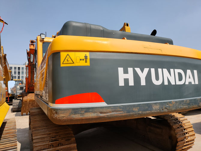 Hyundai Robex 330 excavator 2019 model low hours in excellent condition
