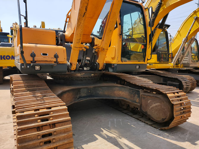 Hyundai Robex 330 excavator 2019 model low hours in excellent condition