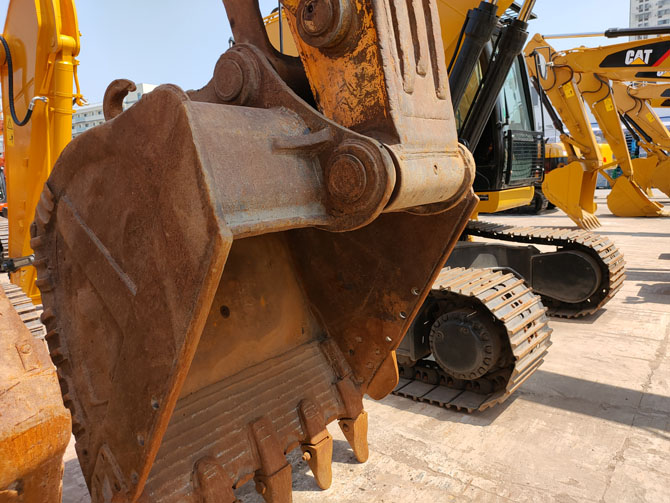 Hyundai Robex 330 excavator 2019 model low hours in excellent condition