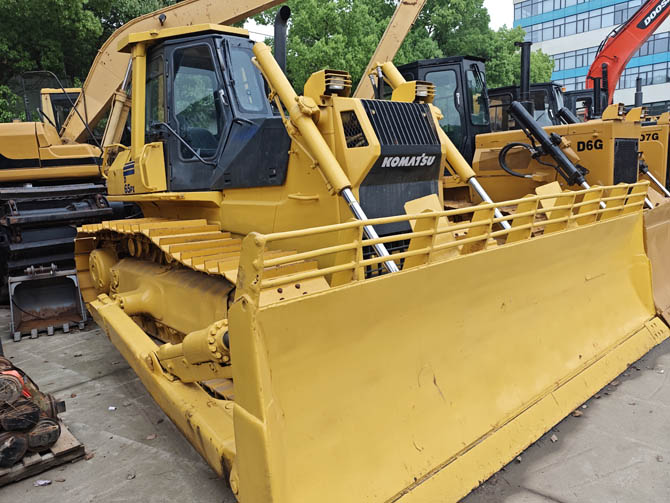 Komatsu D65PX bulldozer 2001 model in good working condition