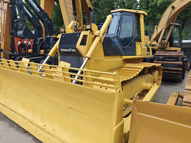 Komatsu D65PX bulldozer 2001 model in good working condition