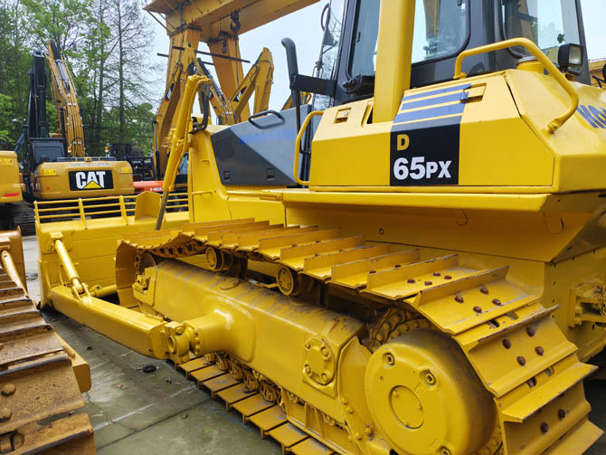 Komatsu D65PX bulldozer 2001 model in good working condition