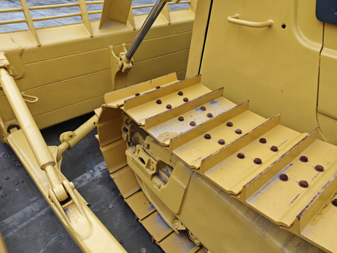 Komatsu D65PX bulldozer 2001 model in good working condition