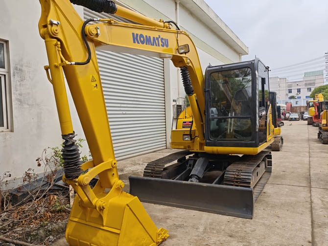 Komatsu PC70 small excavator 2019 model in good condition
