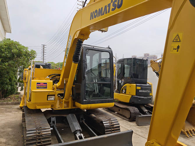 Komatsu PC70 small excavator 2019 model in good condition
