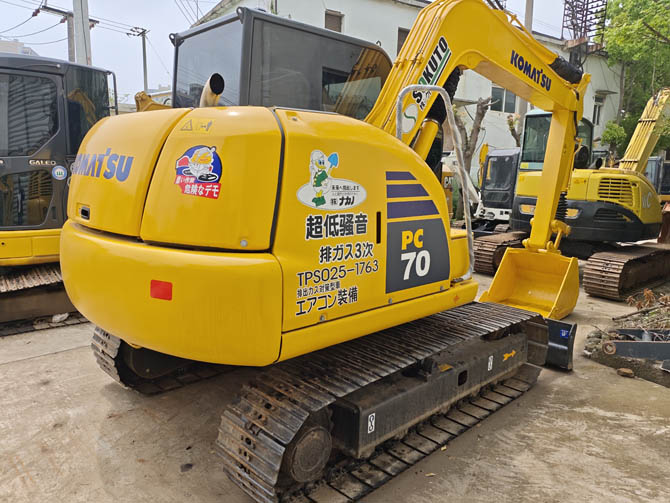 Komatsu PC70 small excavator 2019 model in good condition