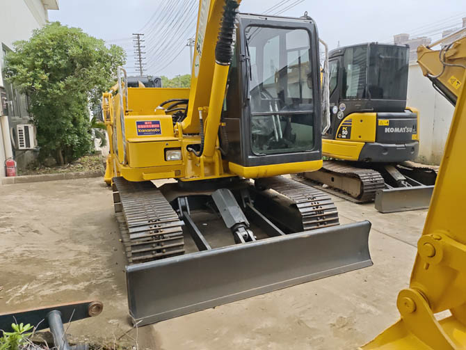 Komatsu PC70 small excavator 2019 model in good condition