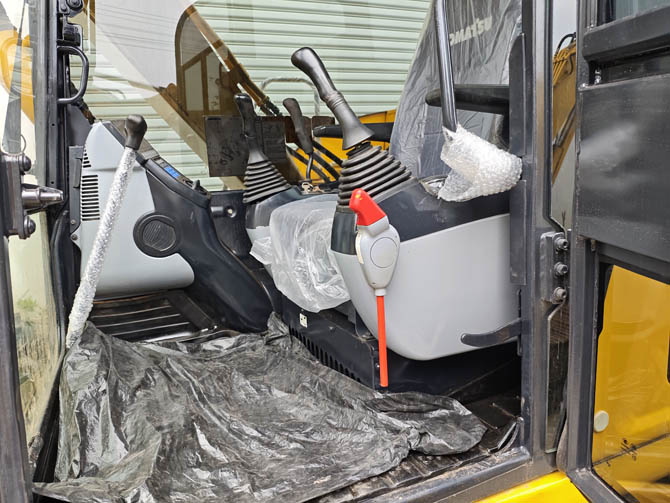 Komatsu PC70 small excavator 2019 model in good condition