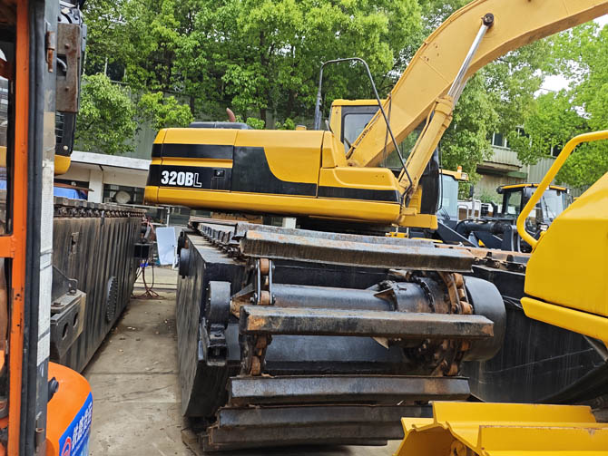 Swamp buggy Cat 320BL excavator in wetland working condition