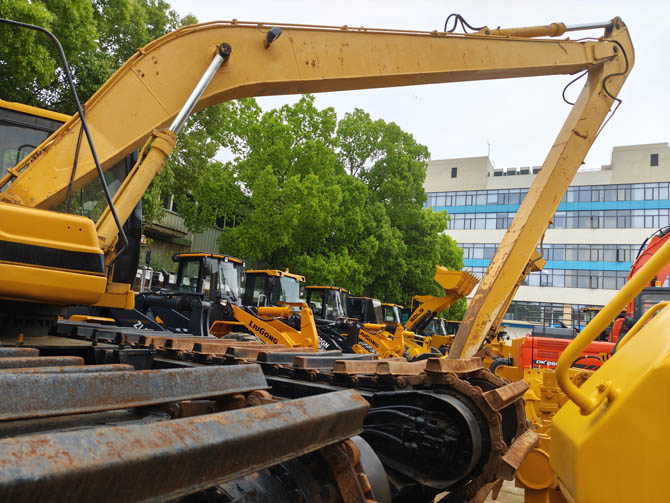 Swamp buggy Cat 320BL excavator in wetland working condition