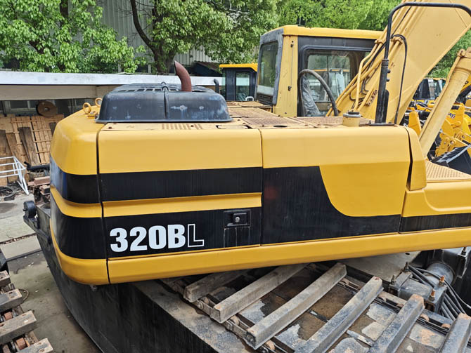 Swamp buggy Cat 320BL excavator in wetland working condition