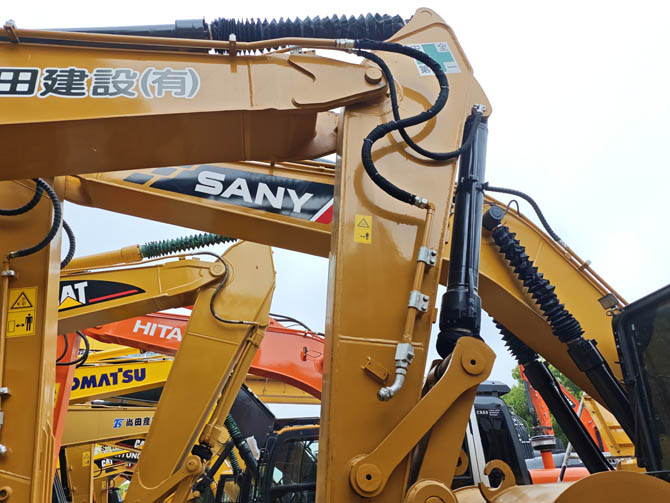 Used Caterpillar 330D2L excavator 2021 model in good condition