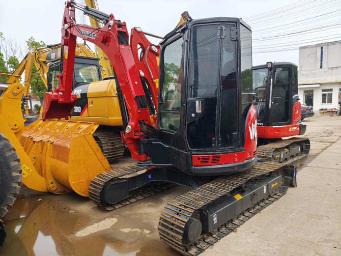 Yanmar VIO40 mini excavator 2016 model in good condition