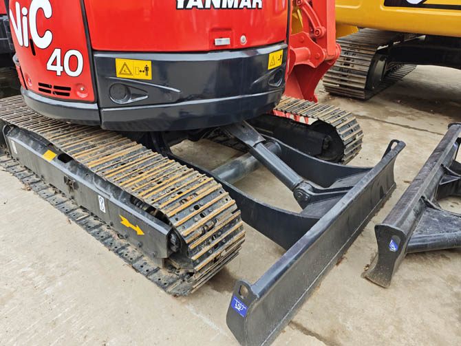 Yanmar VIO40 mini excavator 2016 model in good condition