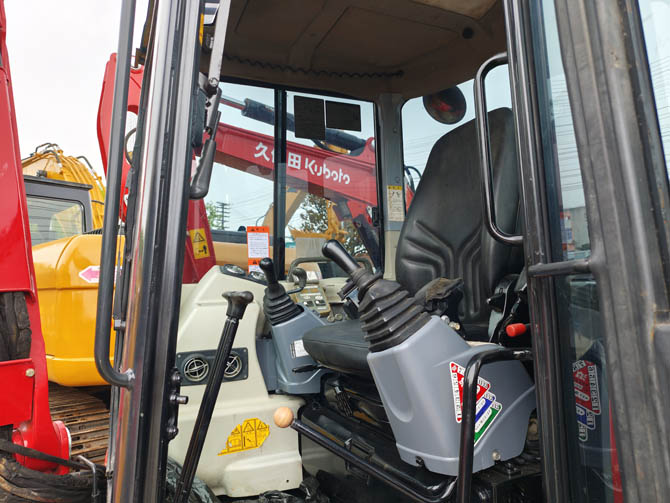 Yanmar VIO40 mini excavator 2016 model in good condition