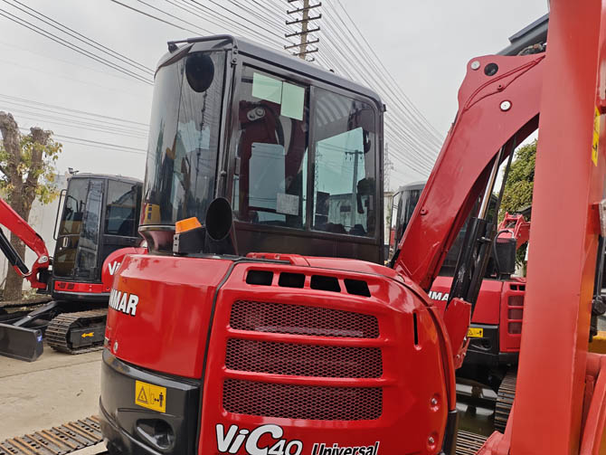 Yanmar VIO40 mini excavator 2016 model in good condition