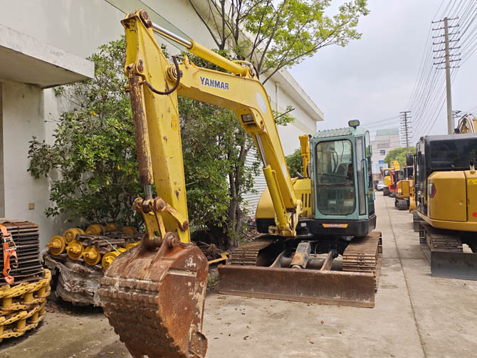 Original Yanmar VIO80 mini excavator 2015 model in good condition