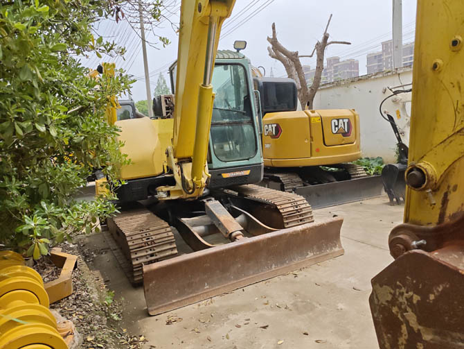 Original Yanmar VIO80 mini excavator 2015 model in good condition