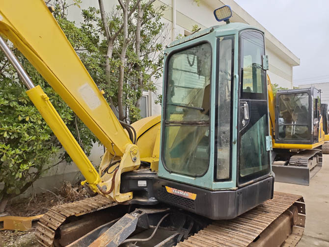 Original Yanmar VIO80 mini excavator 2015 model in good condition