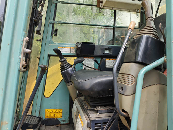 Original Yanmar VIO80 mini excavator 2015 model in good condition